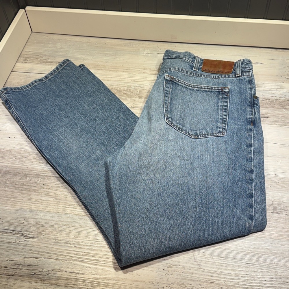 Eddie Bauer Mens Relaxed Fit Straight Leg Medium Wash Jeans 40x34 (38x32) Blue